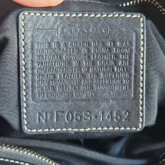 Coach Elegant Black Leather Crossbody Bag - Picture 4 of 8